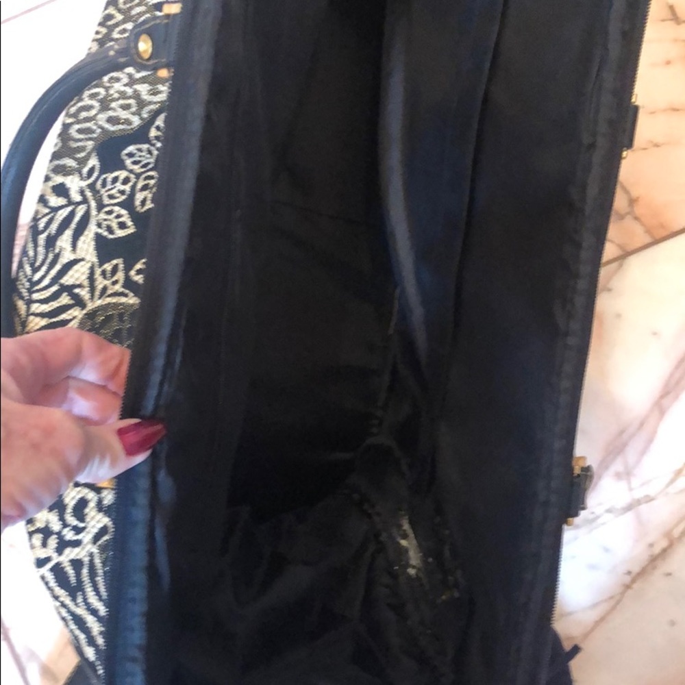 Duffle Bag Gold and Black - Picture 7 of 8
